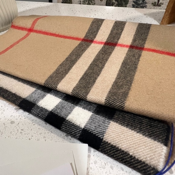 Burberry Check Cashmere Scarf - Picture 2 of 3